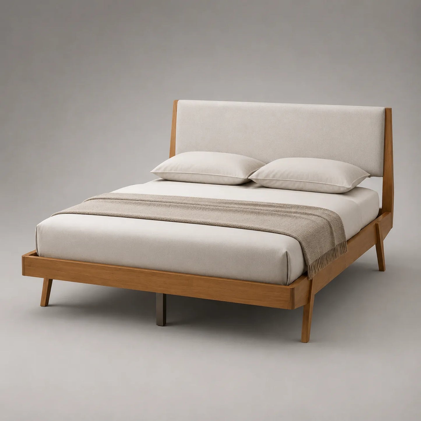 Holzbett mit beige Polsterung und Eiche Massivholzrahmen
